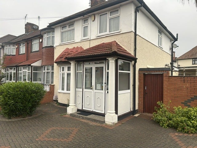 House Tokyngton Avenue in Greater London