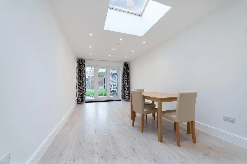Flat Chipstead Gardens in Greater London