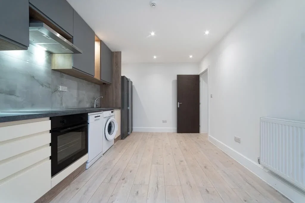 Flat Chipstead Gardens in Greater London