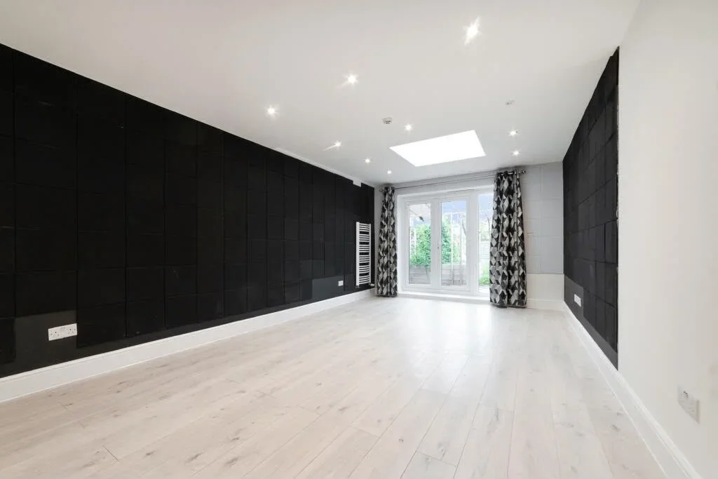 Flat Chipstead Gardens in Greater London
