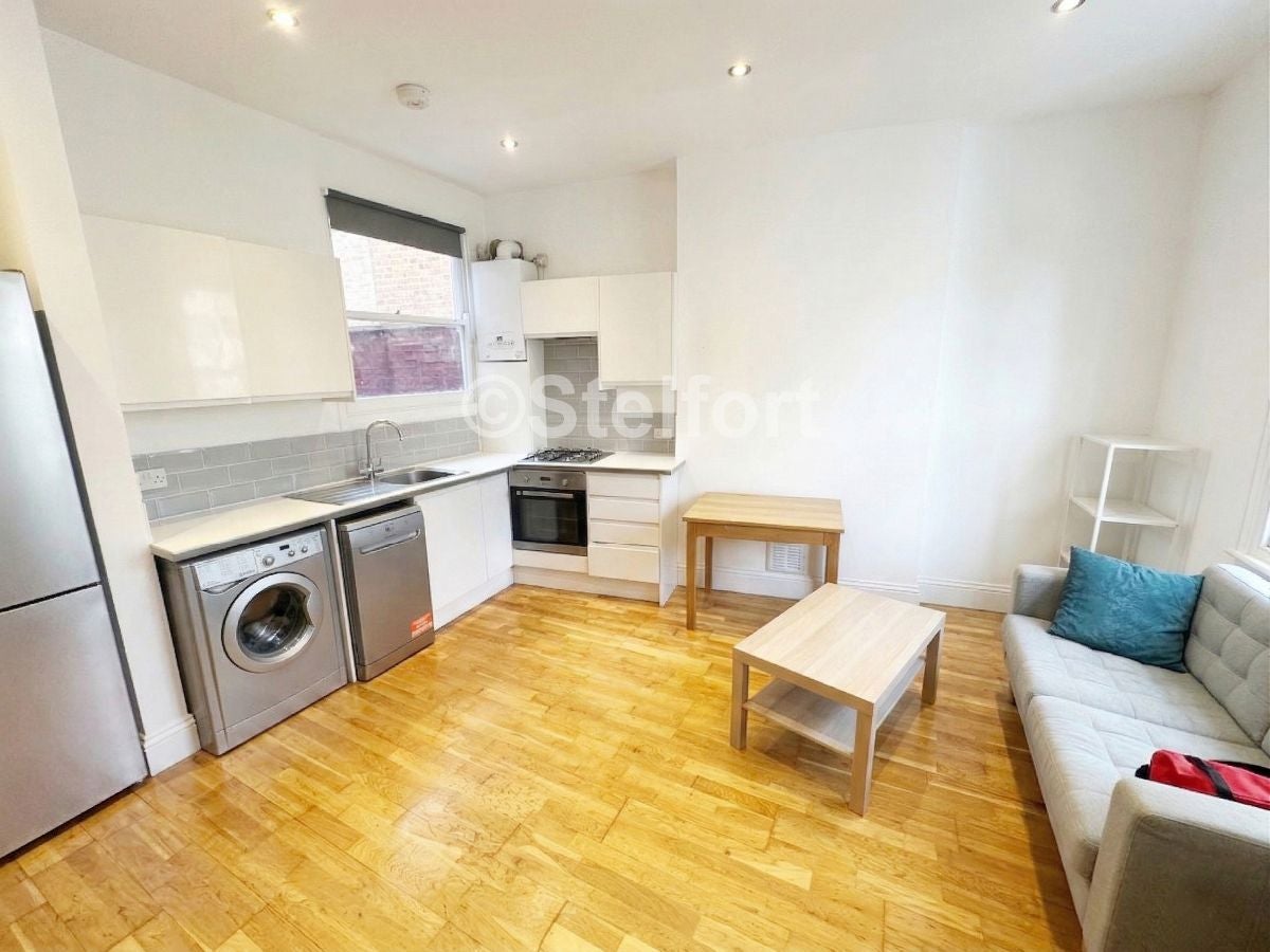 Flat Beresford Road in Greater London