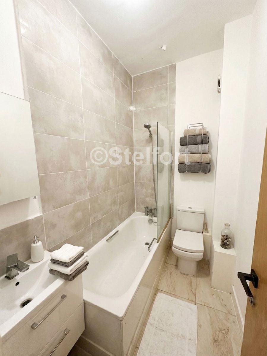 Flat Beresford Road in Greater London