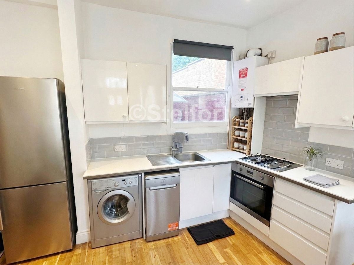 Flat Beresford Road in Greater London