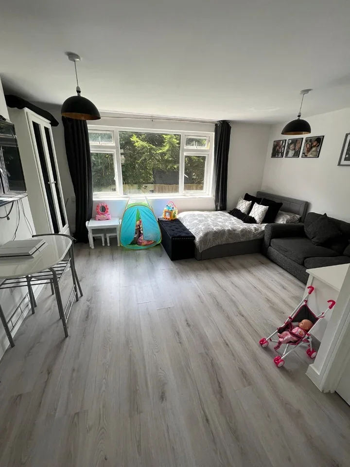 Flat Timperley Gardens in Reigate and Banstead