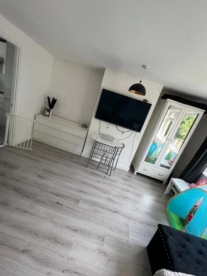 Flat Timperley Gardens in Reigate and Banstead