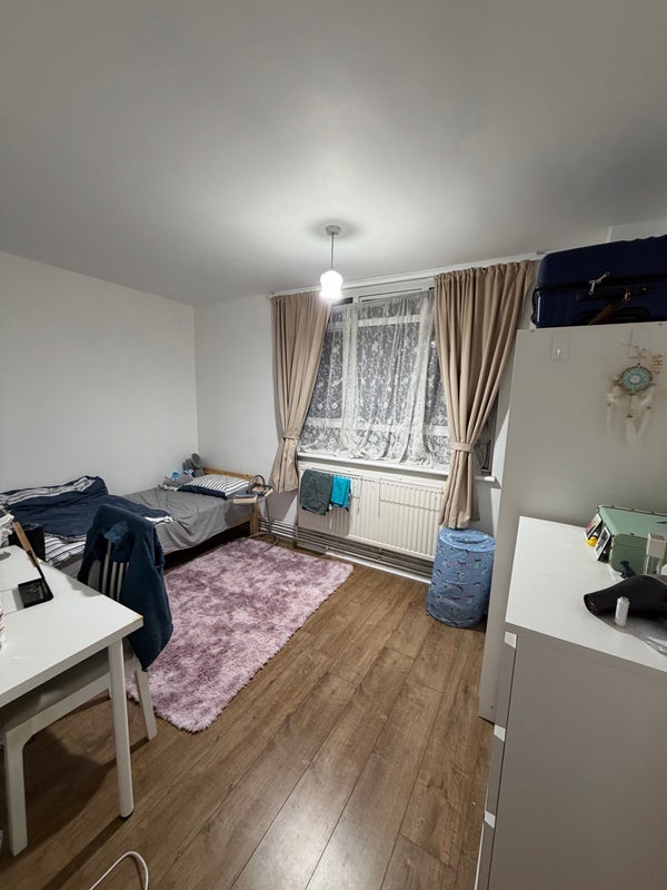 Room Mount Pleasant in Greater London