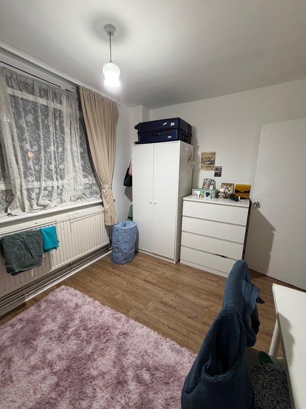 Room Mount Pleasant in Greater London