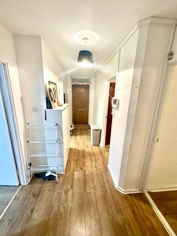 Room Mount Pleasant in Greater London