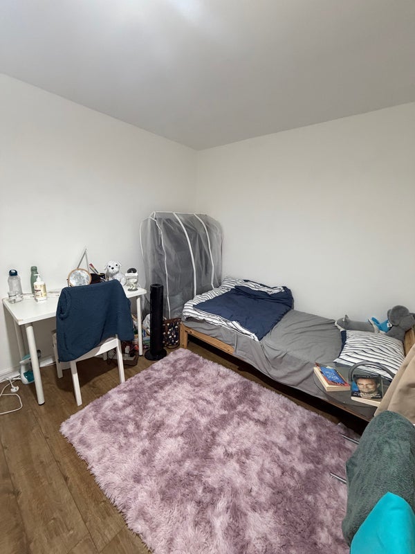 Room Mount Pleasant in Greater London