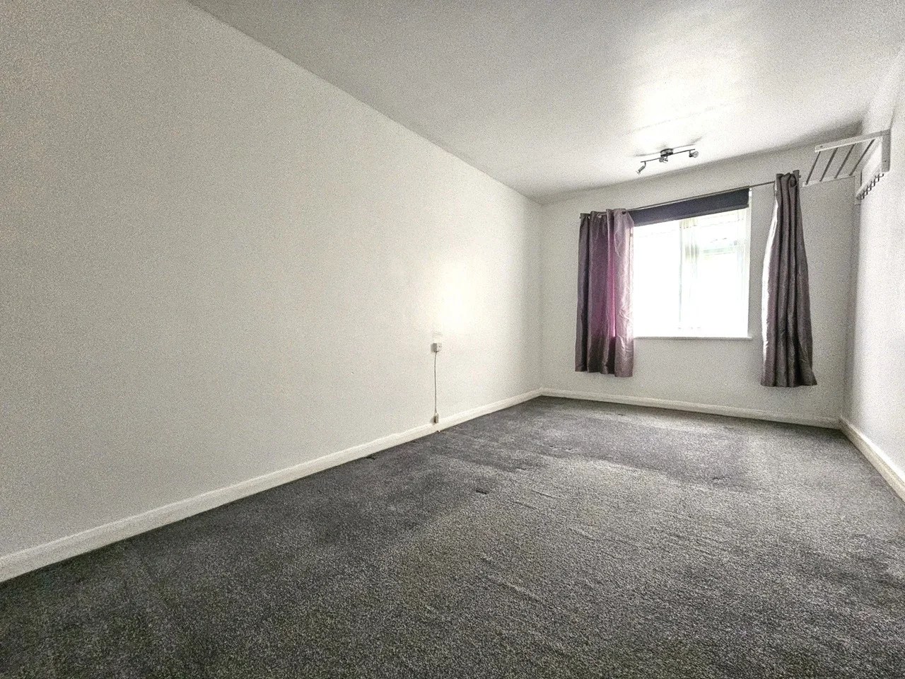 Flat The Retreat in Grays