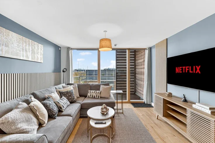 Flat Avebury Boulevard in Milton Keynes