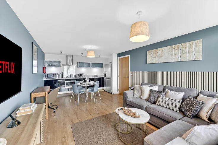 Flat Avebury Boulevard in Milton Keynes