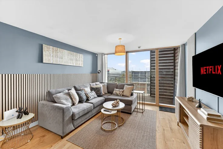 Flat Avebury Boulevard in Milton Keynes