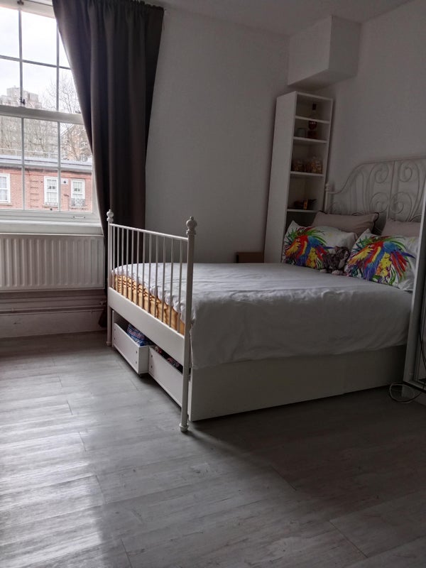 Room Kennington Park Road in Greater London