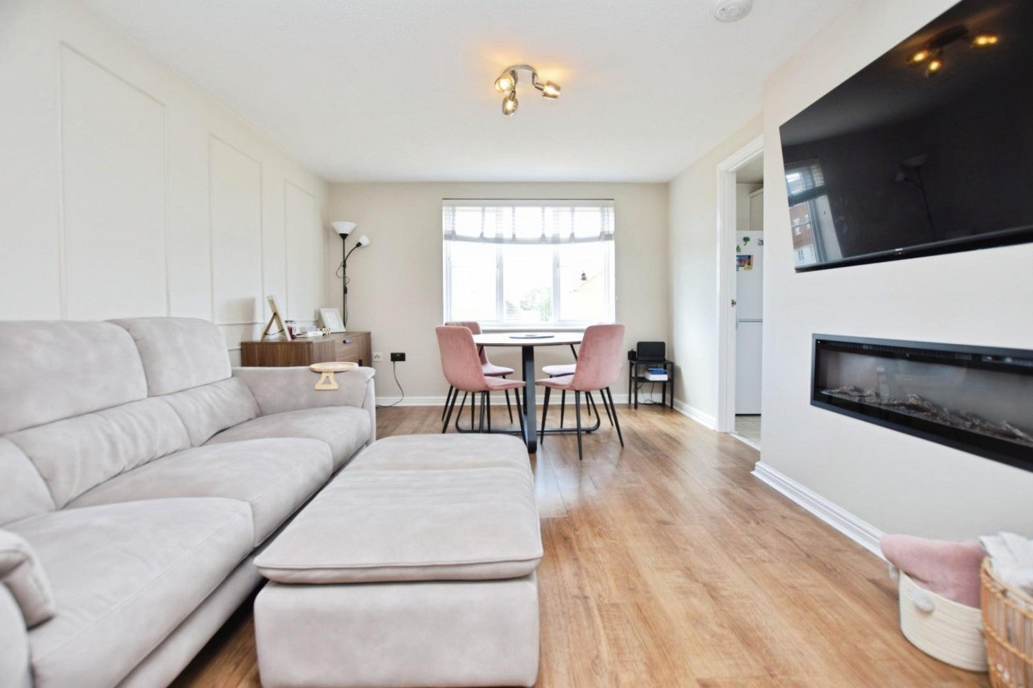 Flat Turner Road in Greater London