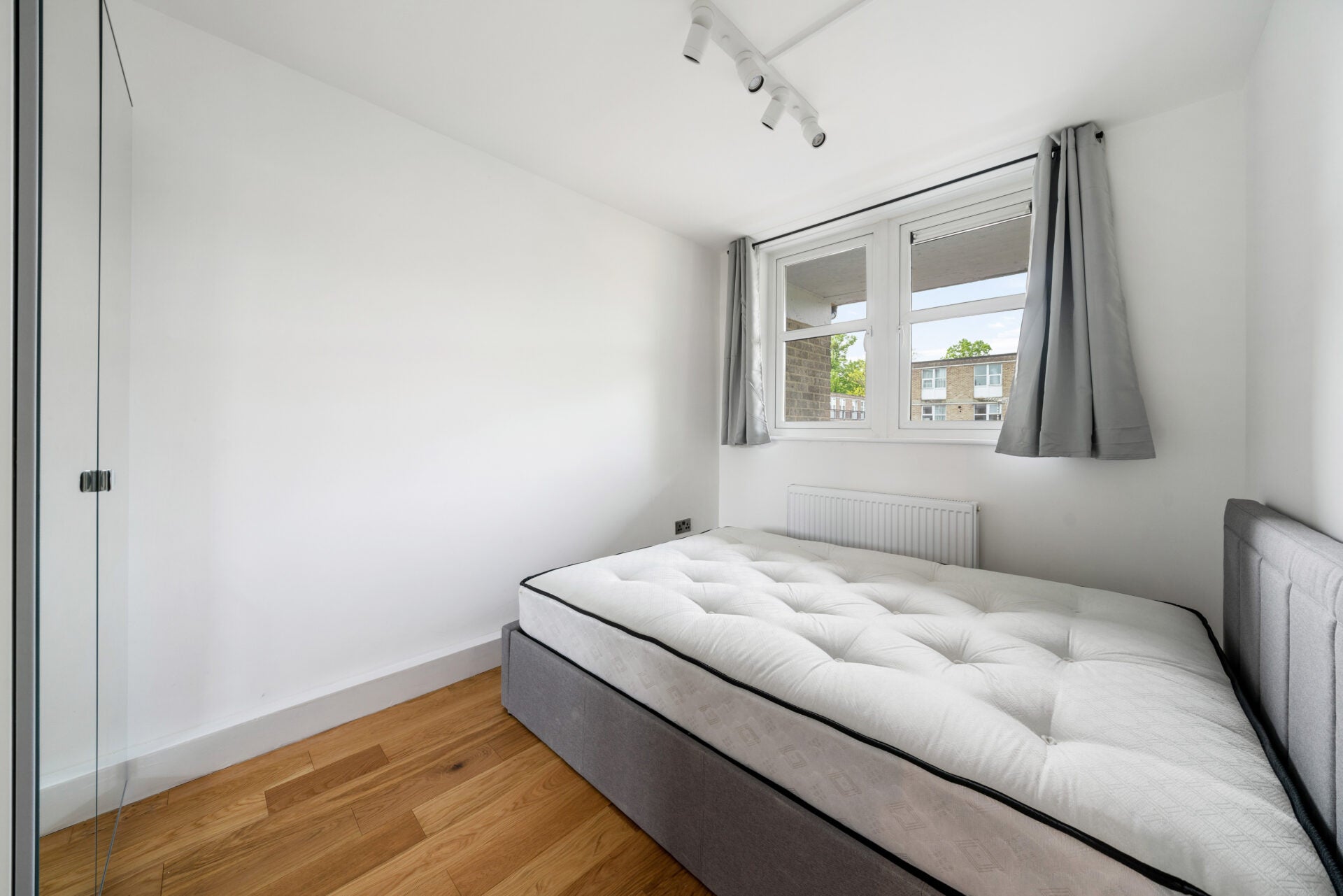 Flat Dunsbury Close in Greater London