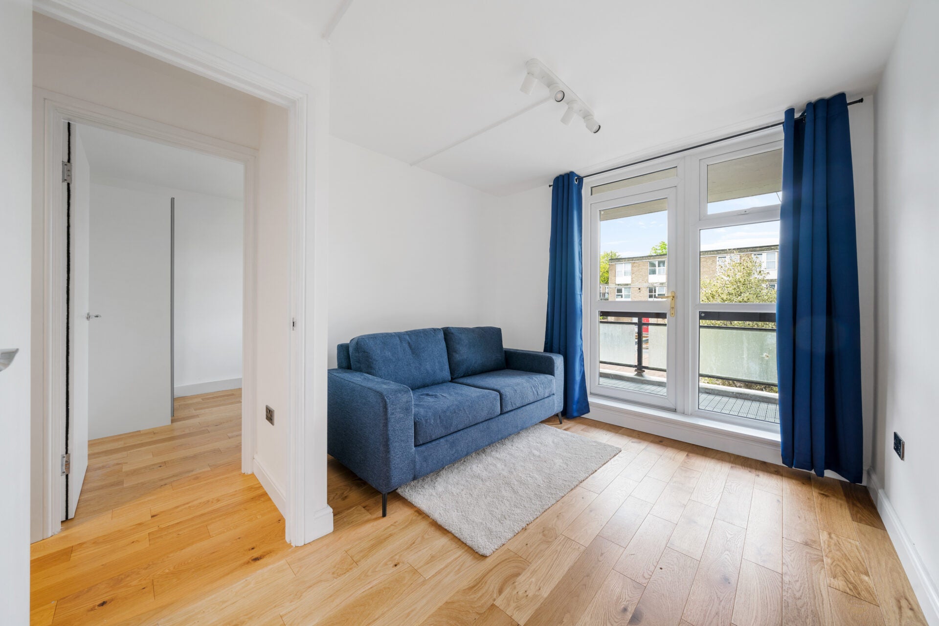 Flat Dunsbury Close in Greater London