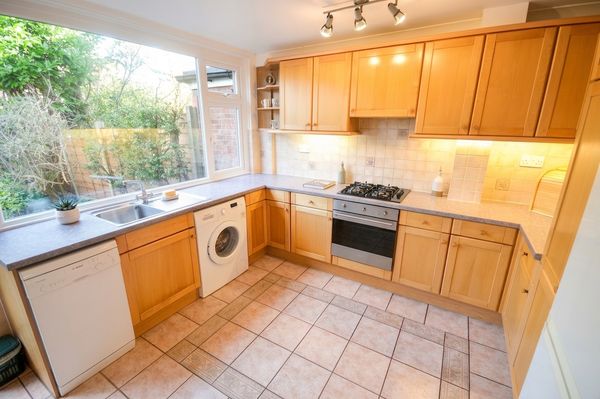 House Henley Avenue in Cheadle Hulme