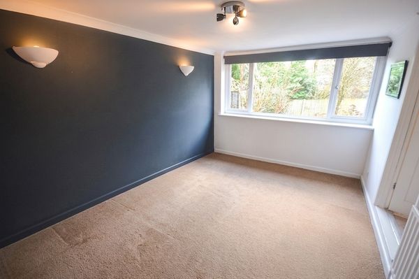 House Henley Avenue in Cheadle Hulme