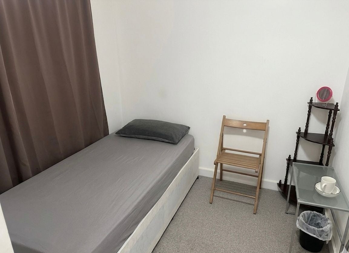 Room Midhurst Avenue in Greater London