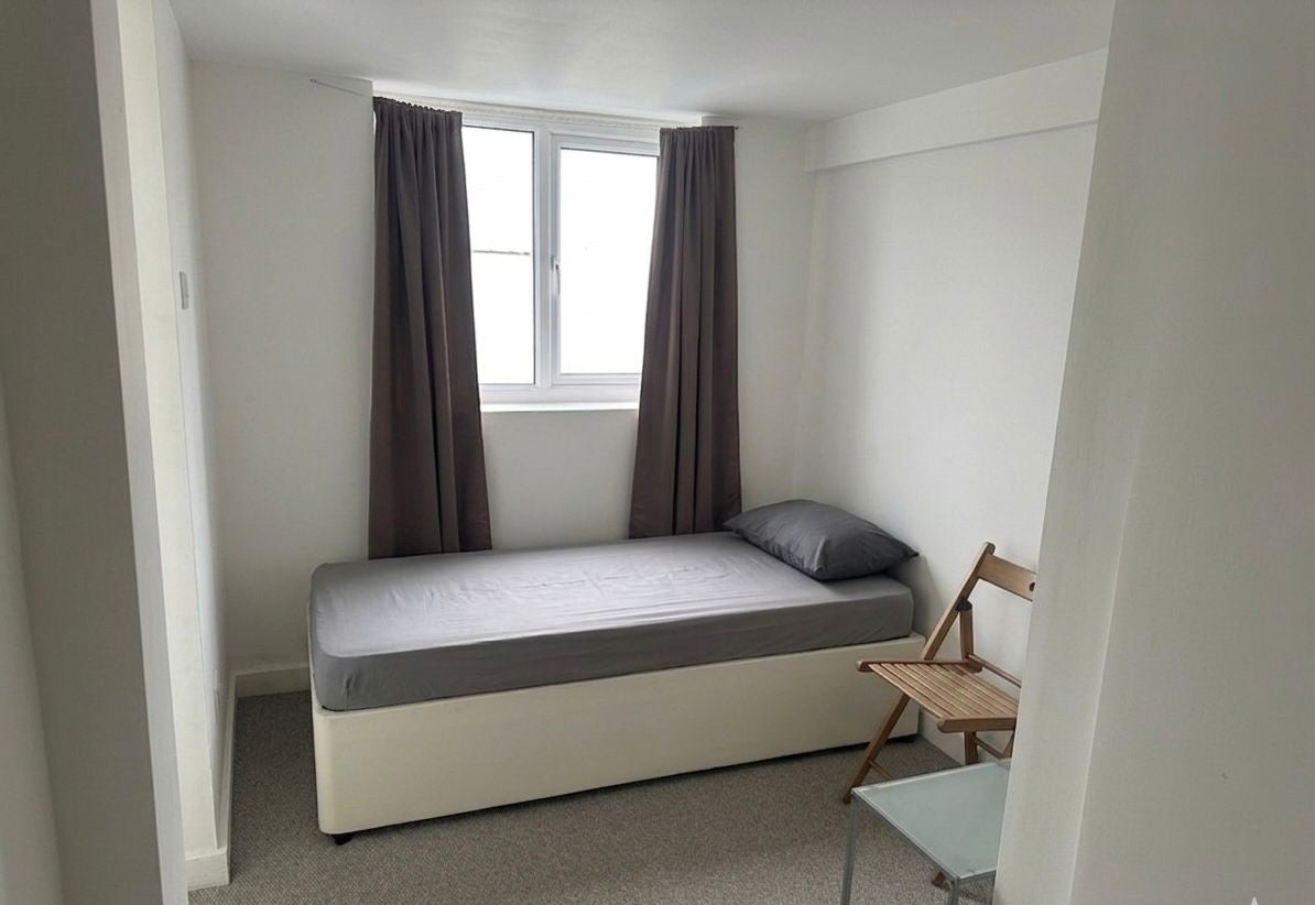 Room Midhurst Avenue in Greater London