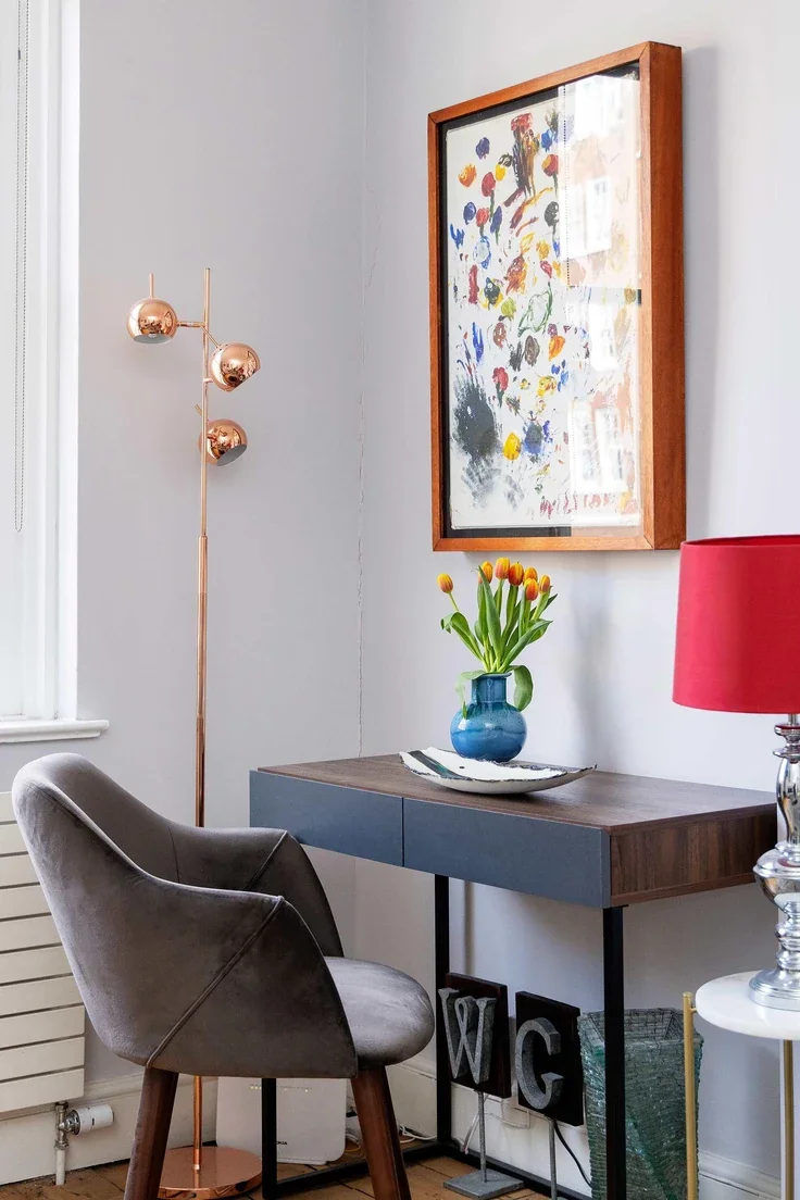 Flat Colonnade in Greater London