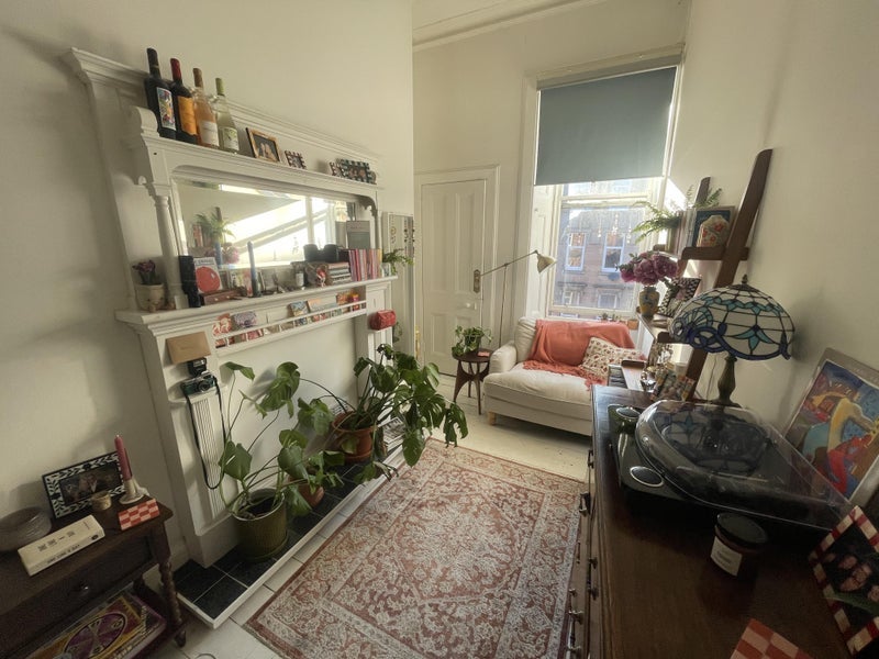 Room Pollokshaws Road in Glasgow
