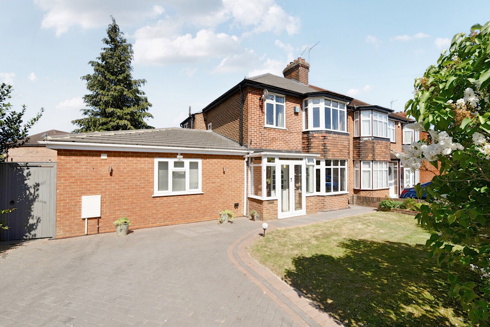 House Chiltern Crescent in Reading