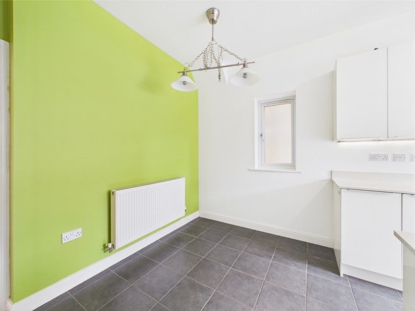 House Newdawn Place in Cheltenham