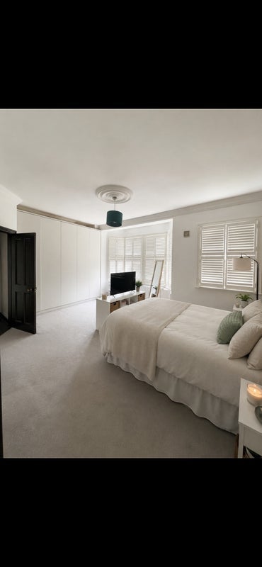 Room Salford Road in Greater London
