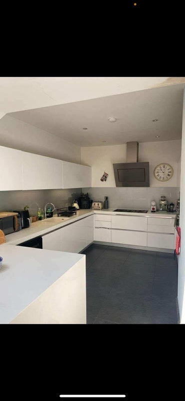 Room Salford Road in Greater London