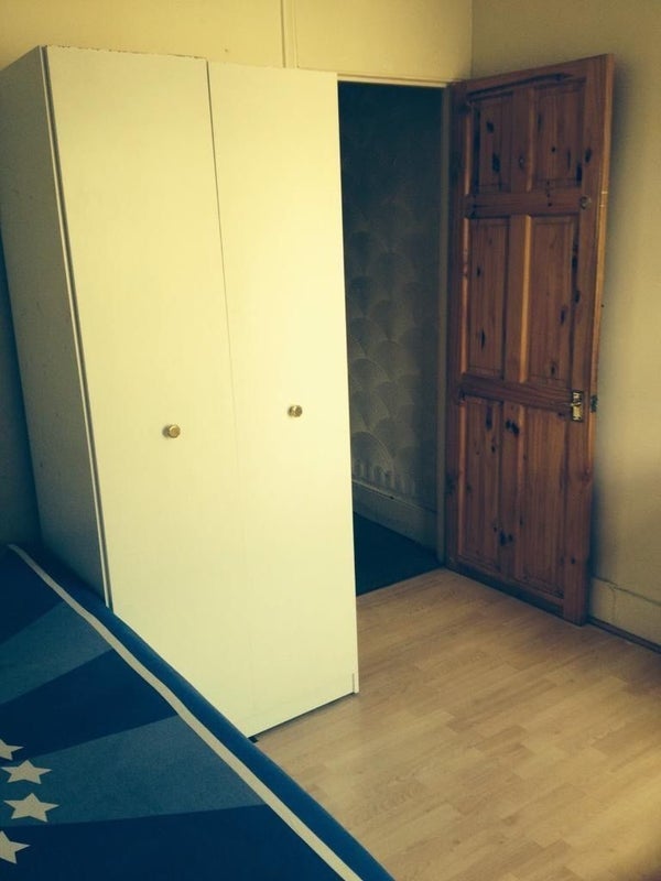 Room Creighton Avenue in Greater London