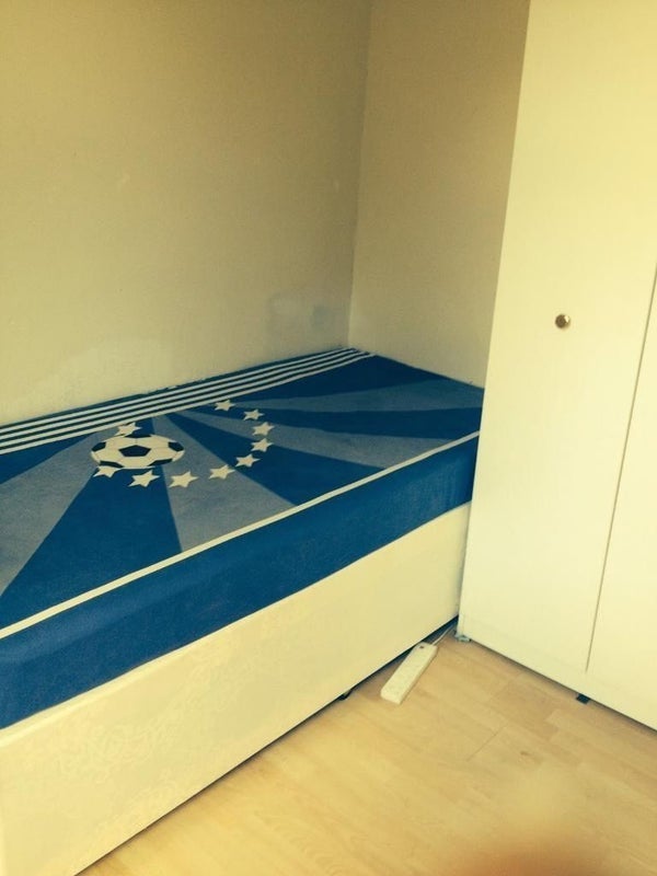 Room Creighton Avenue in Greater London