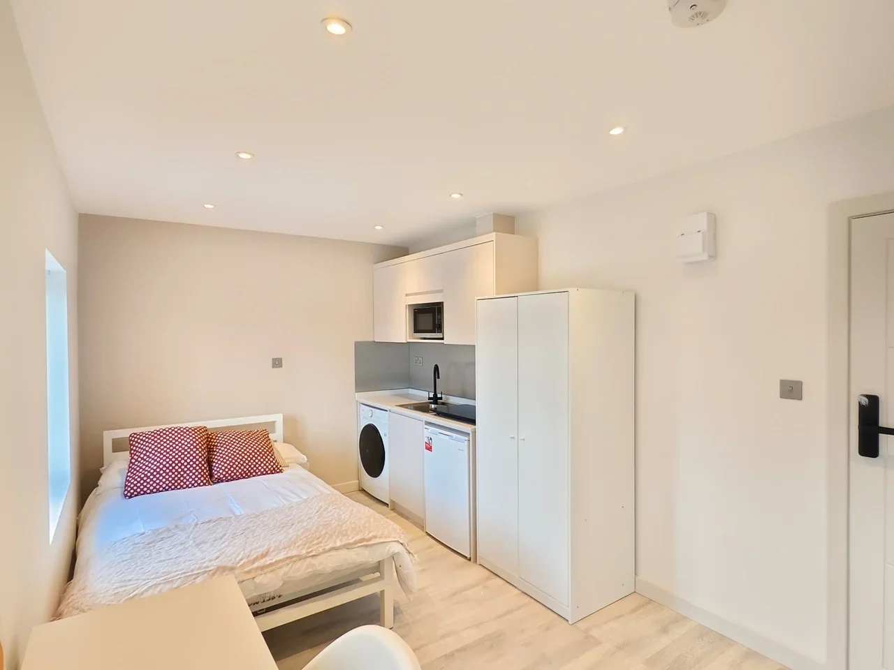 Room Bisson Road in Greater London