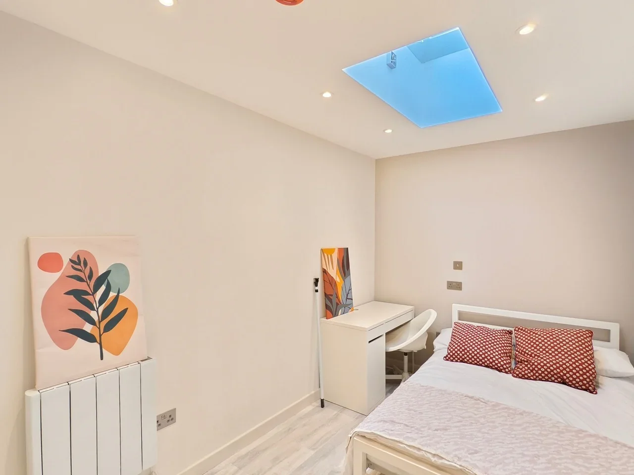 Room Bisson Road in Greater London