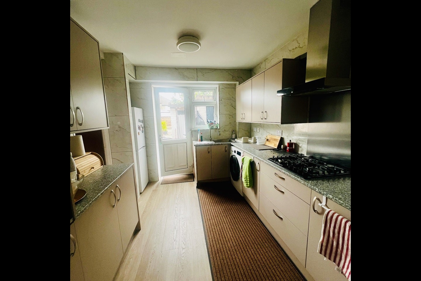 Room Borthwick Road in Greater London