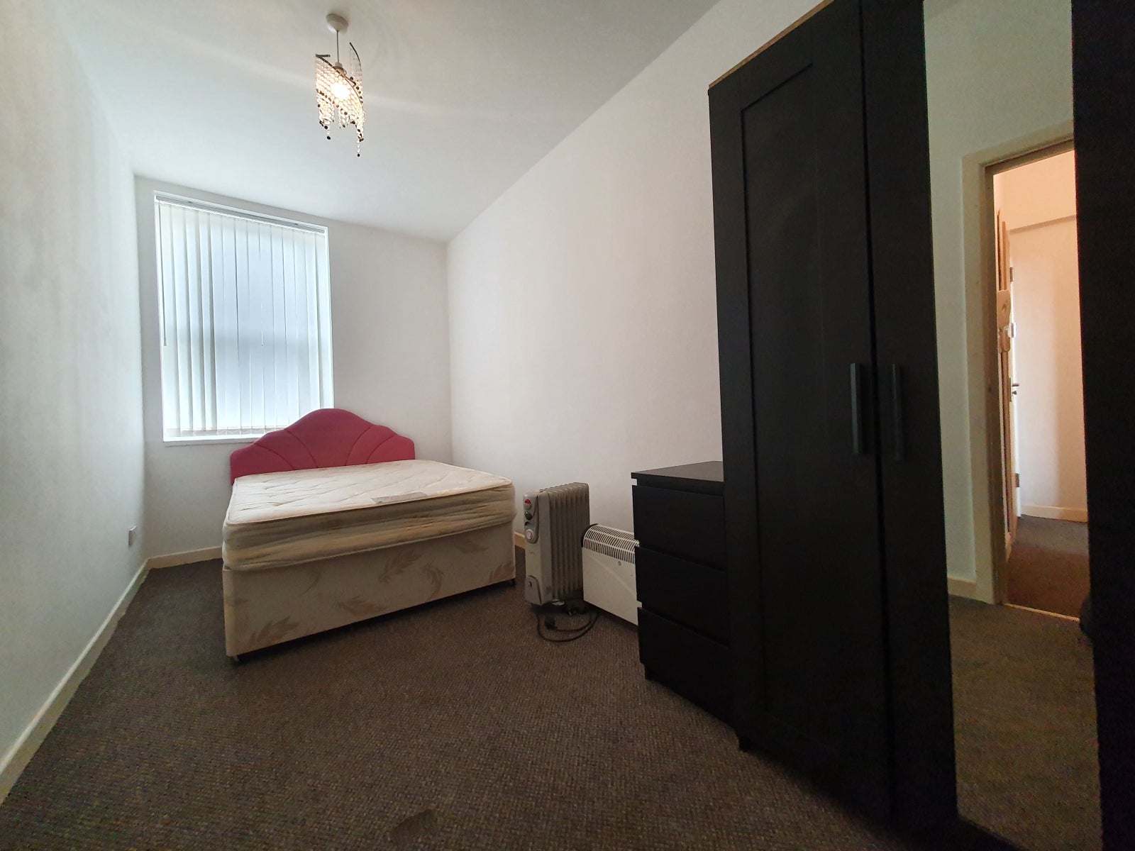 Flat Clifton Street in Cardiff
