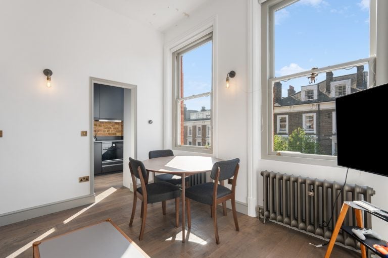 Flat Bramham Gardens in Greater London