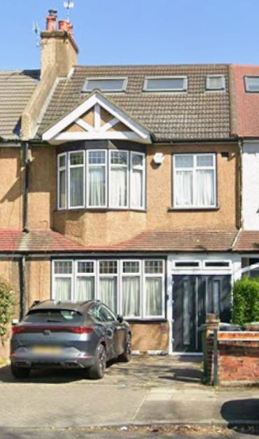 Flat Woodlands Street in Greater London
