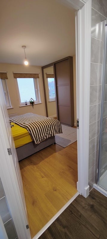 Room Cunningham Road in East Calder