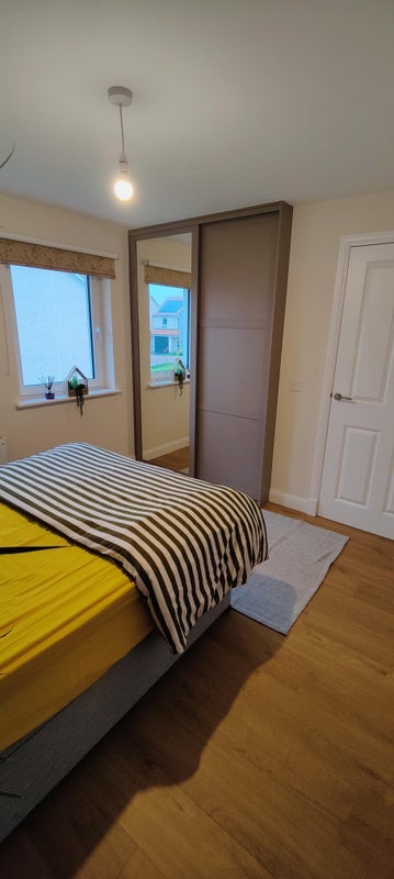 Room Cunningham Road in East Calder