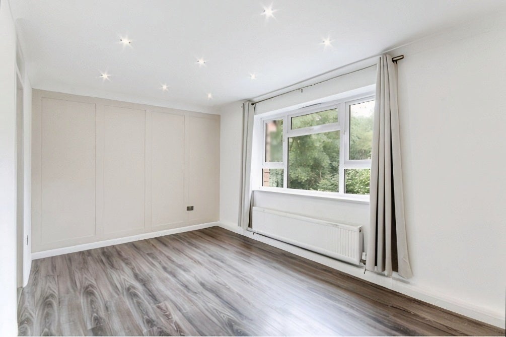 Flat West Shaw in Dartford
