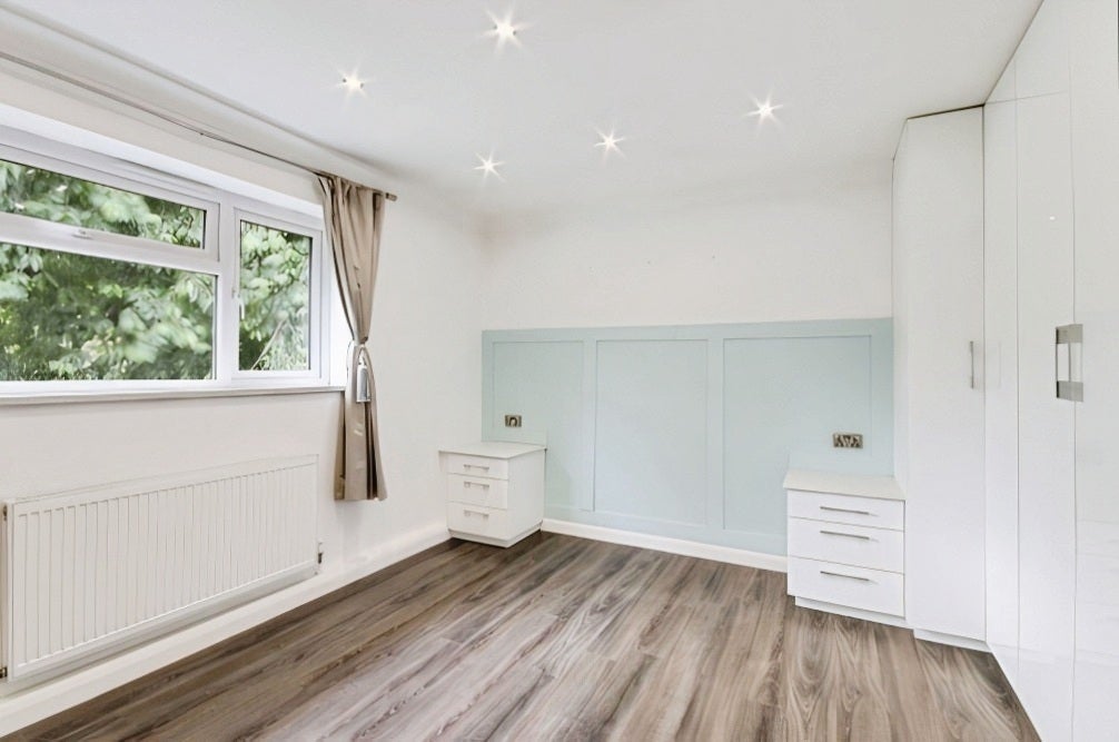 Flat West Shaw in Dartford