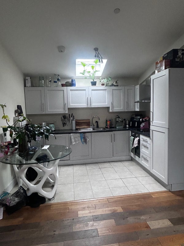 Room Acre Lane in Greater London