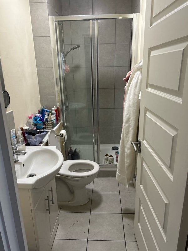 Room Acre Lane in Greater London