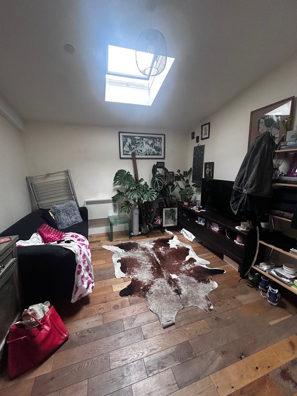 Room Acre Lane in Greater London