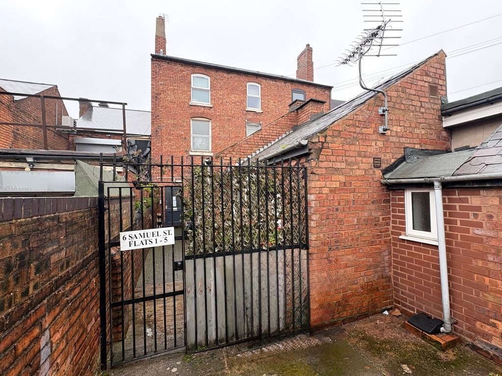 Flat High Street in Bloxwich
