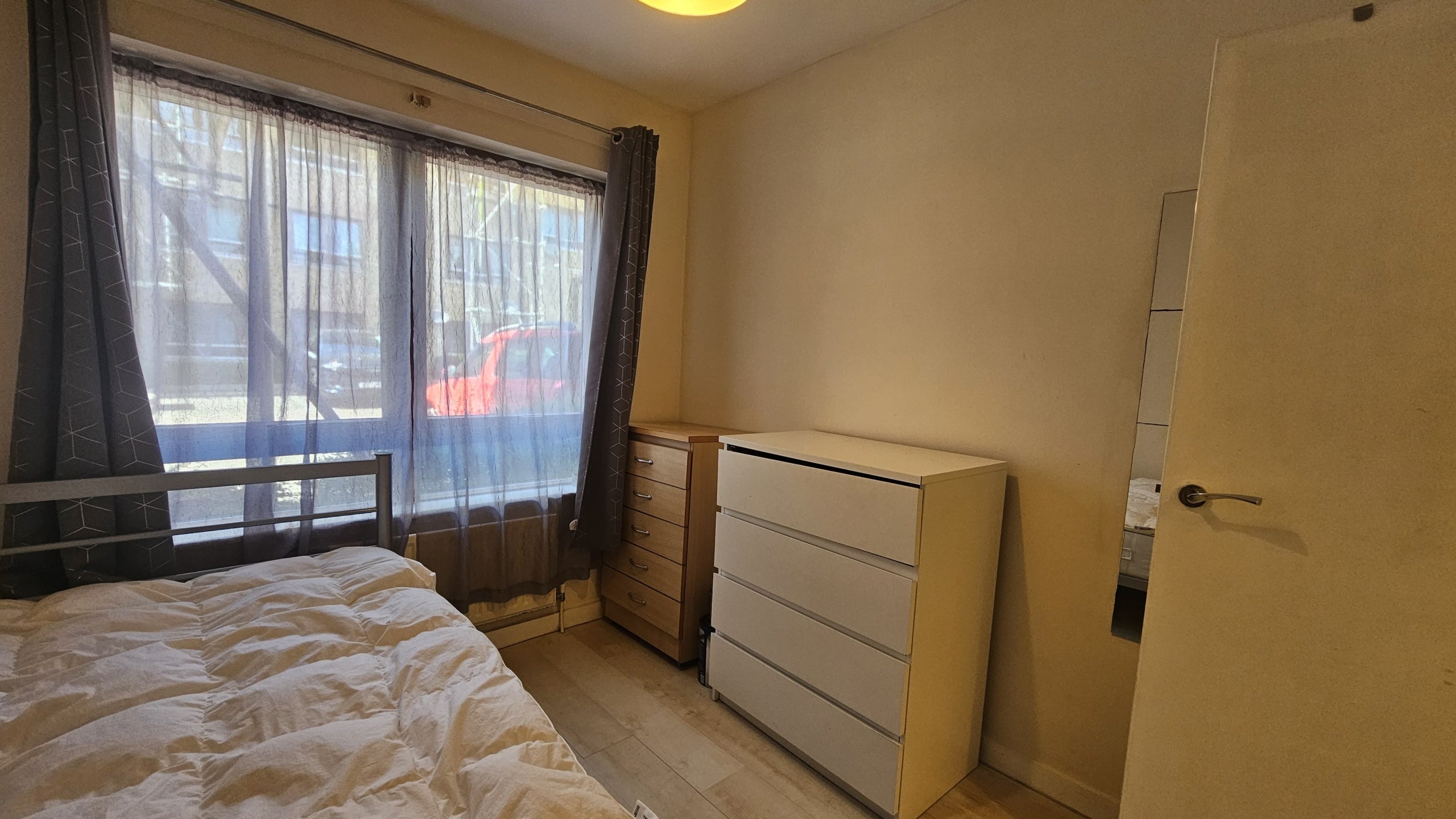 Flat Brabazon Street in Greater London