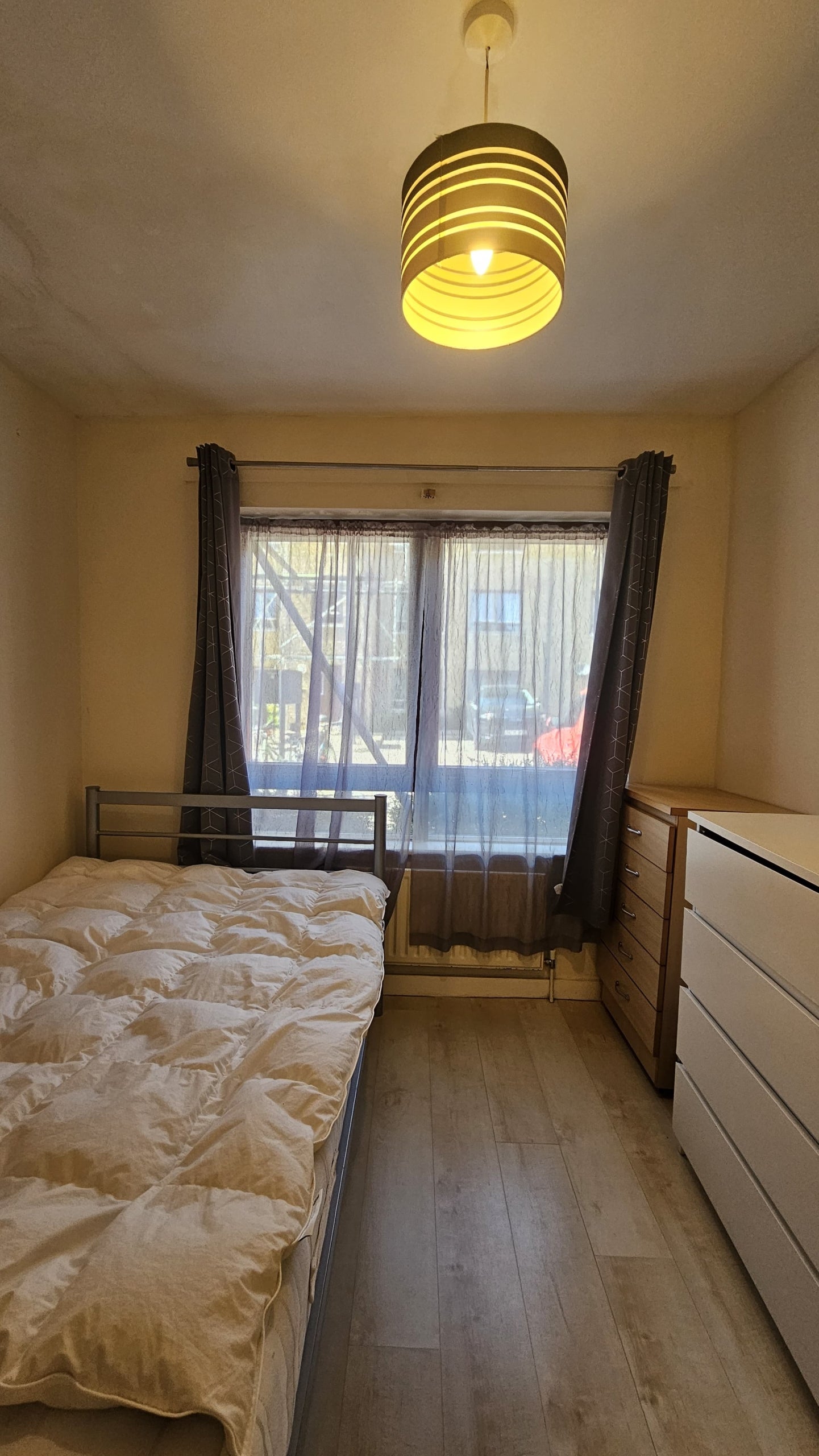 Flat Brabazon Street in Greater London