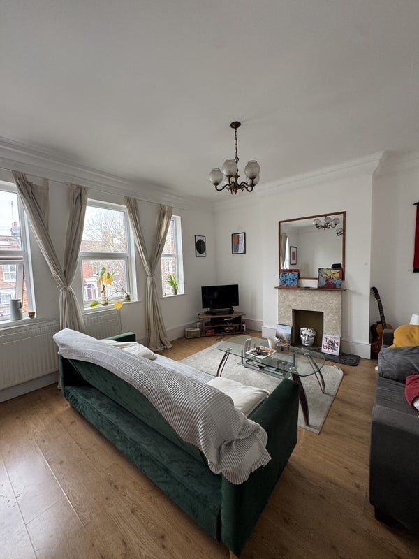 Room Woodlands Park Road in Greater London